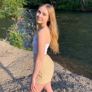 adorable white and yellow skort